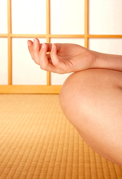 Meditation in a Japanese room — Stock Photo, Image