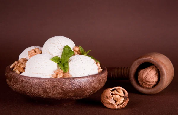 Rustic bowl with ice cream — Stock Photo, Image