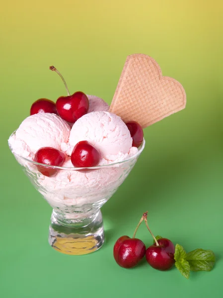 체리 아이스크림 — 스톡 사진