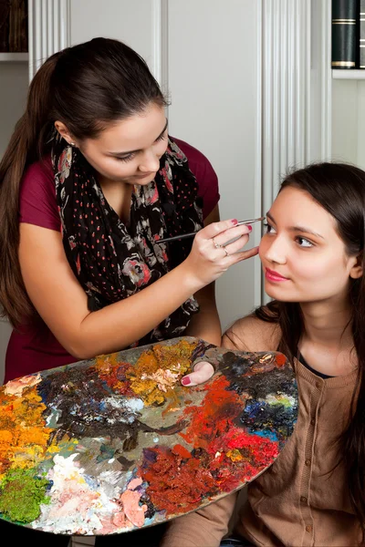Make-up artist werken — Stockfoto