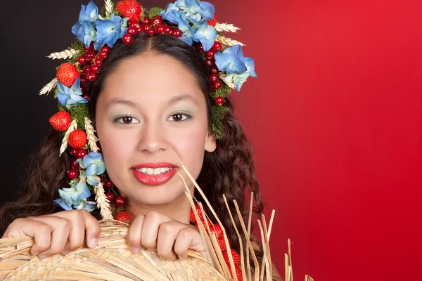 Mujer de verano con sombrero de paja — Foto de Stock