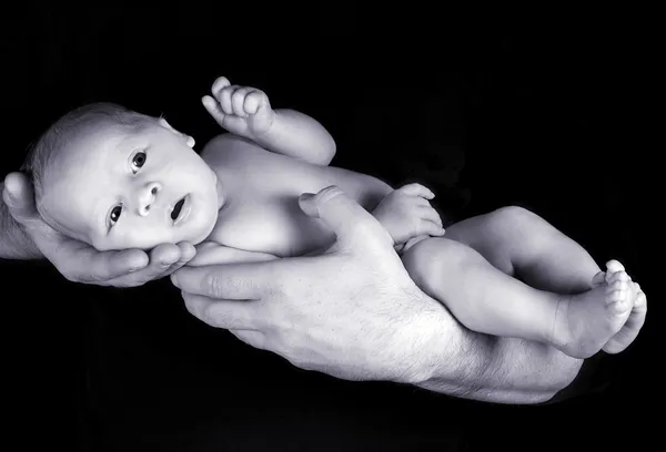 Bébé en noir et blanc — Photo