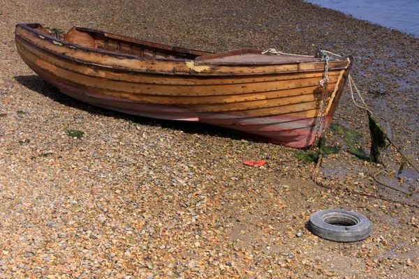 Παλιά βάρκα με κουπιά — Φωτογραφία Αρχείου