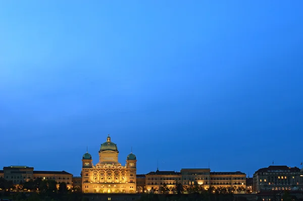 Palazzo federale della Svizzera al crepuscolo — Foto Stock