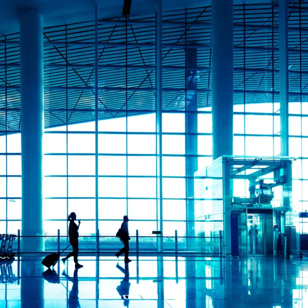 Passagiers in shanghai pudong luchthaven — Stockfoto