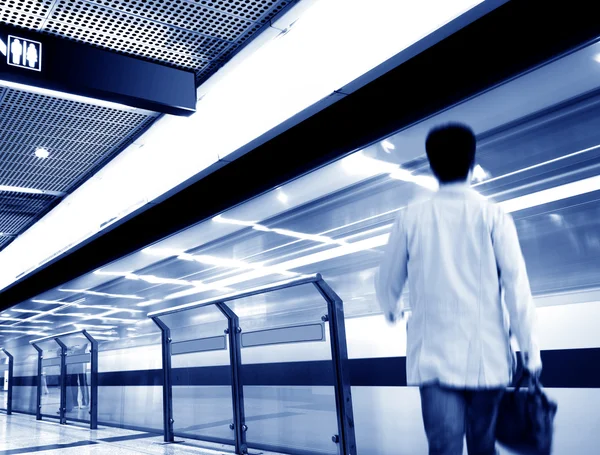 Станція метро і людина — стокове фото