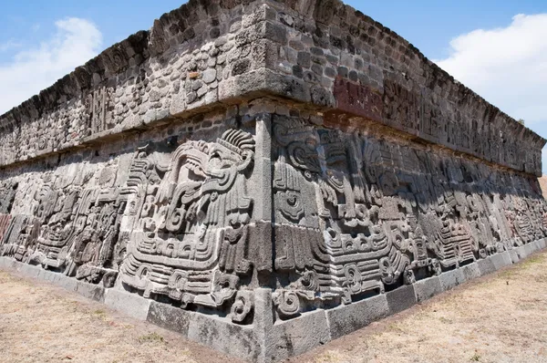 Ναός του το φτερωτό ερπετό στο Μεξικό xochicalco — Φωτογραφία Αρχείου