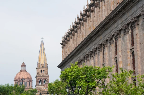 Guadalajara cathedral and Degollado Theater, Jalisco (Mexico) — Stock Photo, Image