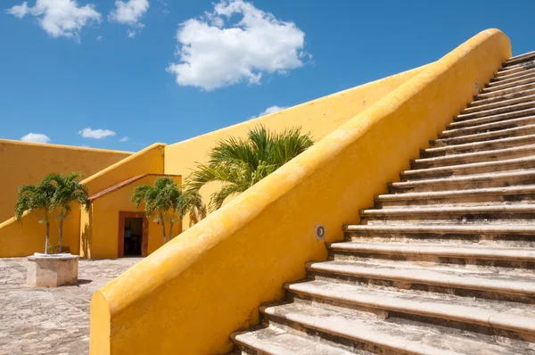 Sigarasız, iç avlu San miguel fort, campeche (Meksika) — Stok fotoğraf