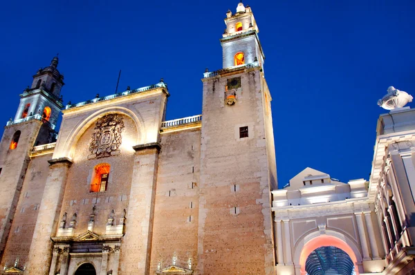 Merida Katedrali, gece, yucatan, Meksika — Stok fotoğraf