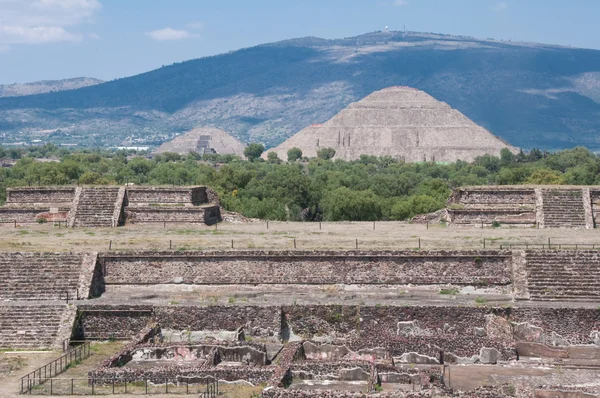 Теотіуакан від храму Кецалькоатля (Мексика) — стокове фото