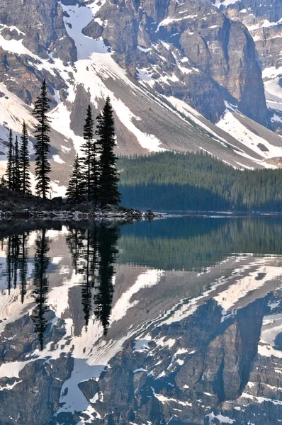 Moraine Lake, Skalnaté hory, Kanada — Stock fotografie