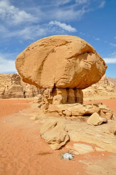 Mushroom Stone, Wadi Rum (Jordânia ) — Fotografia de Stock