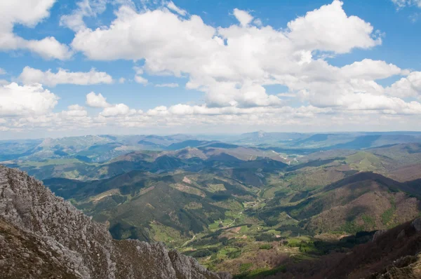 Panoramatický pohled z aizkorri rozsahu, Baskicko (Španělsko) — Stock fotografie