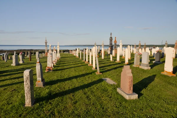Tumbas en un cementerio católico, Canadá —  Fotos de Stock