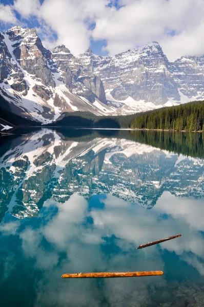 Jezioro Moraine, Góry Skaliste, Kanada — Zdjęcie stockowe