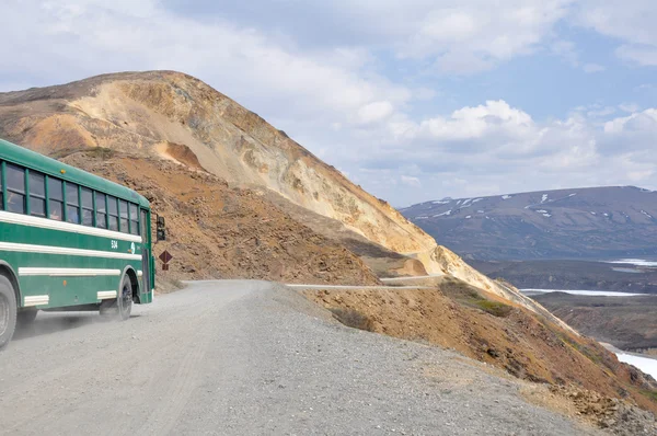 Ônibus para o parque nacional de Denali, Alasca (EUA) ) — Fotografia de Stock