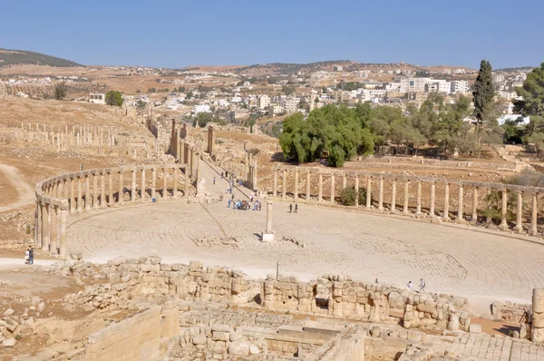 Panoramic view of Oval Plaza at Jerash ruins (Jordan) — Stock Photo, Image