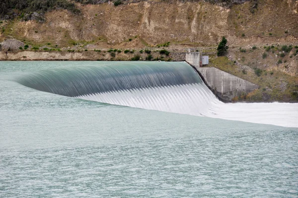 Dam at Lake Pukaki, New Zealand — Stock Photo, Image
