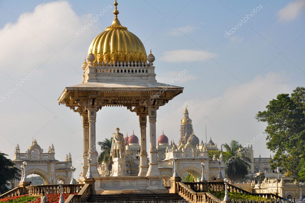 Chamarajendra Wodeyar roundabout at Mysore, India — Stock Photo ...