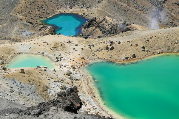 Smaragdgrüne Seen in der Tongariro-Alpenüberquerung, Neuseeland — Stockfoto