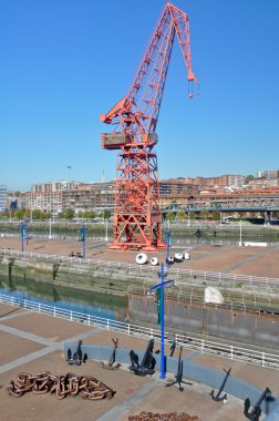 bilbao antik liman, şimdi bir nehir kenarında yürüyüş (İspanya)