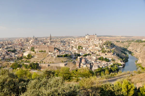 Panoramisch uitzicht van toledo en alcazar, Spanje — Stockfoto