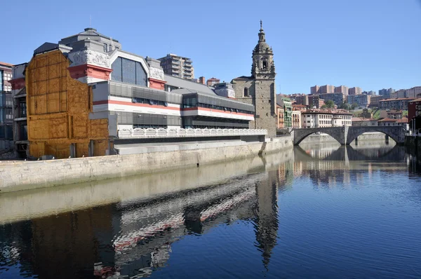Bilbao - marknaden La Ribera och San Anton bridge (Spanien) — Stockfoto