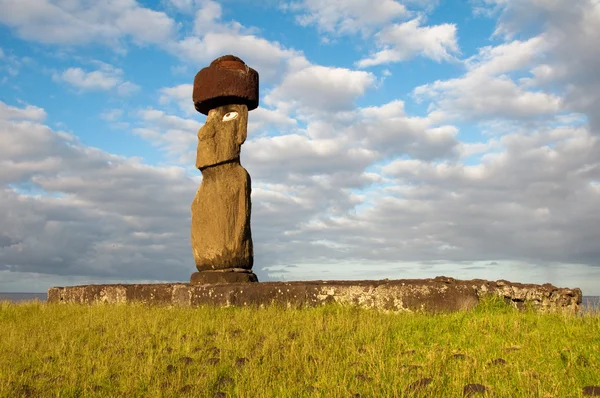Moai em Tahai, Ilha de Páscoa (Chile ) — Fotografia de Stock