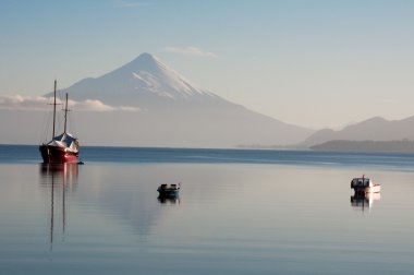 Osorno volkan ve Llanquihue Gölü (Şili)