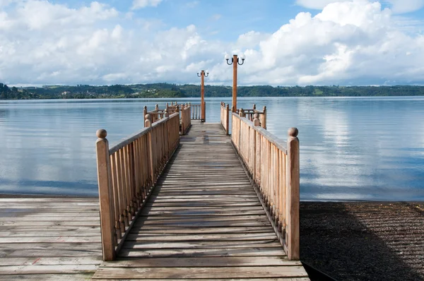 Muelle en el lago Llanquihue (Chile) ) — Foto de Stock