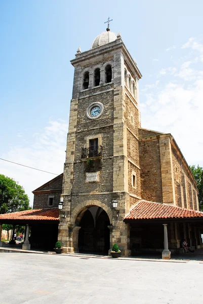 Iglesia de Santa María, Luanco (Asturie-EspambH a ) — Foto Stock