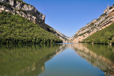 Sobron reservoir, Basque Country, Spain clipart