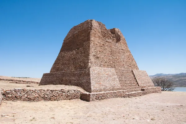 Вотива пирамида, археологическое место Ла Кемада (Мексика) ) — стоковое фото