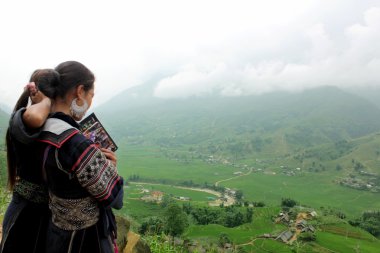 vadiye doğru seyir hmong kızları