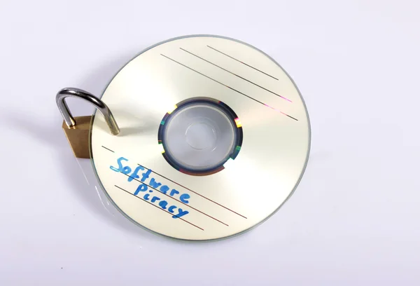 Asma kilit ile korsan cd — Stok fotoğraf