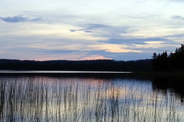 Zonsondergang op burnfield lake — Stockfoto