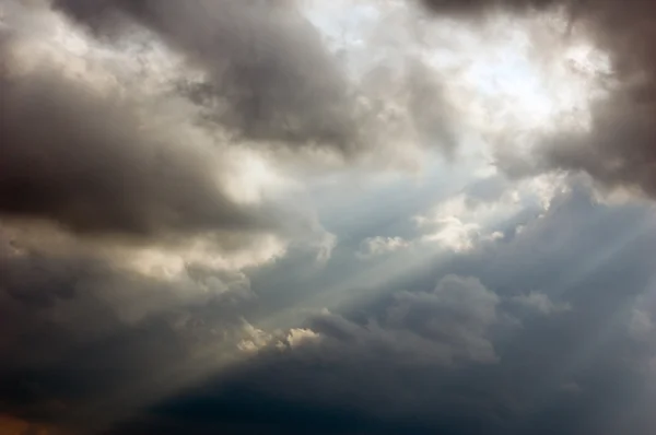 Céu escuro nublado — Fotografia de Stock