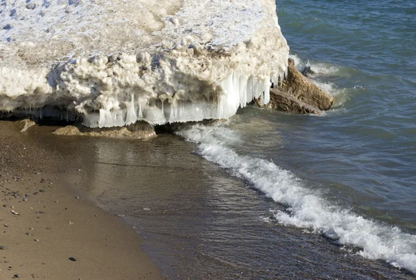 Kayadaki buz — Stok fotoğraf