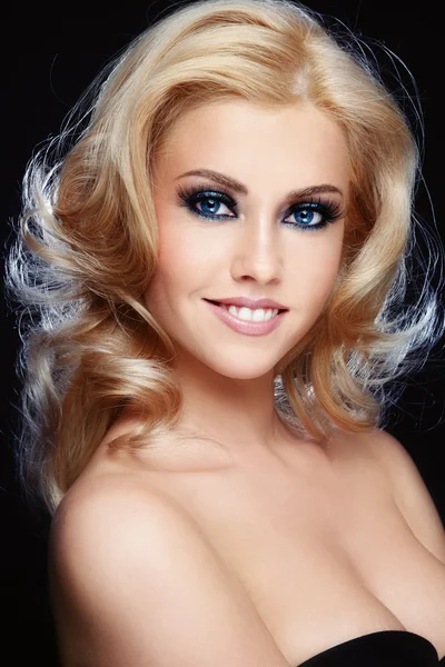 Blond skönhet — Stockfoto