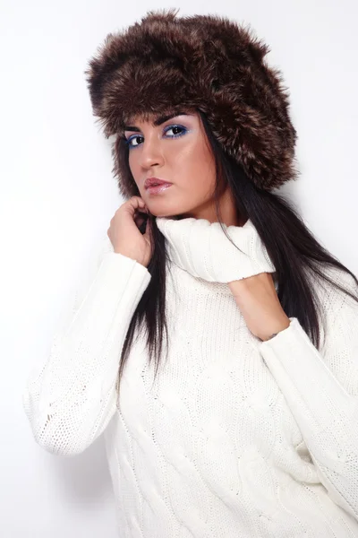 Ragazza in cappello di pelliccia — Foto Stock