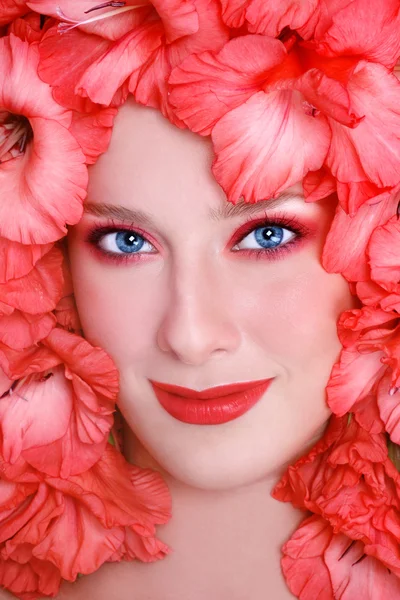 Mujer con flores —  Fotos de Stock