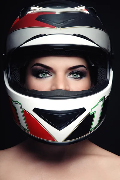 Žena v motorkářské helmy — Stock fotografie