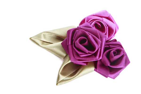 Trzy różowe ręcznie jedwab róż na białym tle — Zdjęcie stockowe