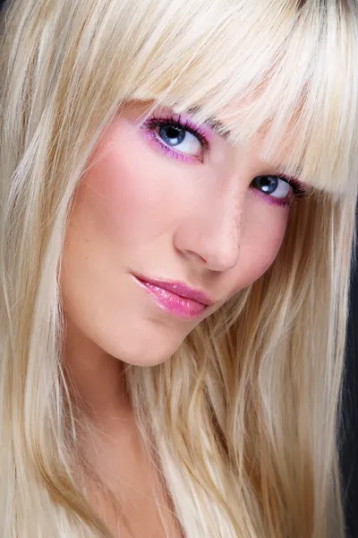 Vacker blondin — Stockfoto