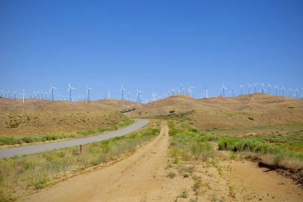 Ridgeline van wind farm — Stockfoto