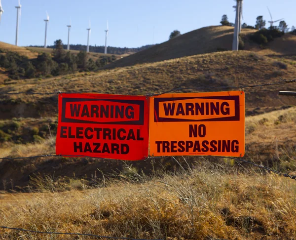 Warning signs on barb wire — Stock Photo, Image