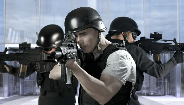 Police against terrorism, two soldiers at a business building — Stock Photo, Image
