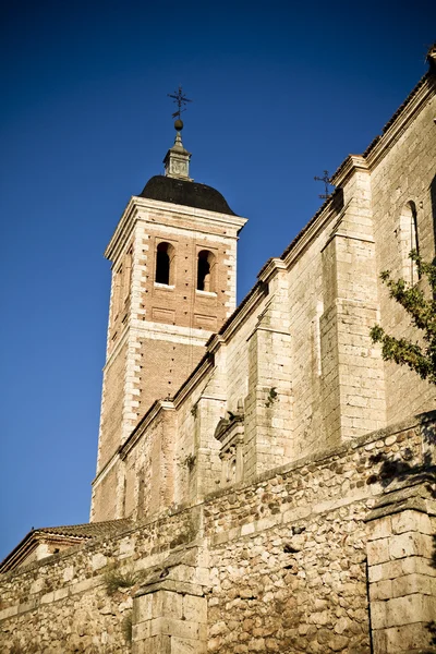 Campanario de la iglesia, paisaje rural, España —  Fotos de Stock