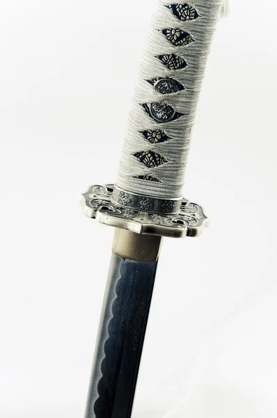 Samuray kılıcı beyaz zemin üzerine — Stok fotoğraf